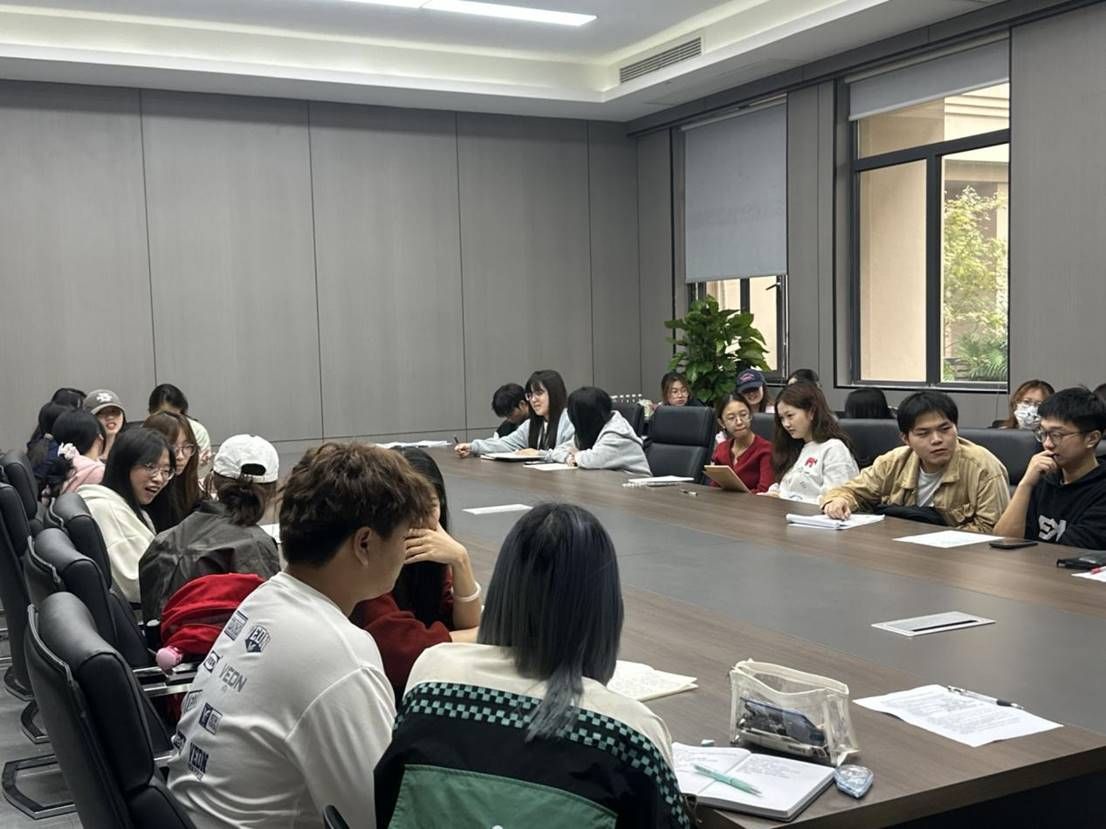 新生助理积极提问，就工作中遇到的困惑寻求解答