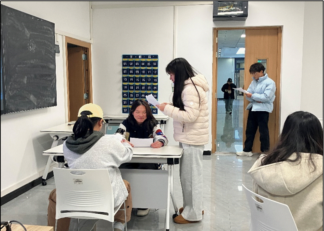 图12 结合多个复杂职场情景的创意展示